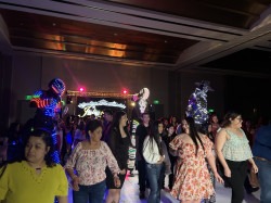 IMG 8571 1760598841 3 Dancing Robots Package